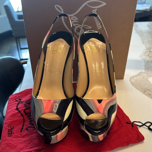 Christian Louboutin heels. I am a true US 7.5 size and they fit perfectly. - Picture 3 of 16